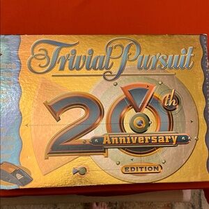 Hasbro Trivial Pursuit 20th Anniversary Edition - Gold and Orange